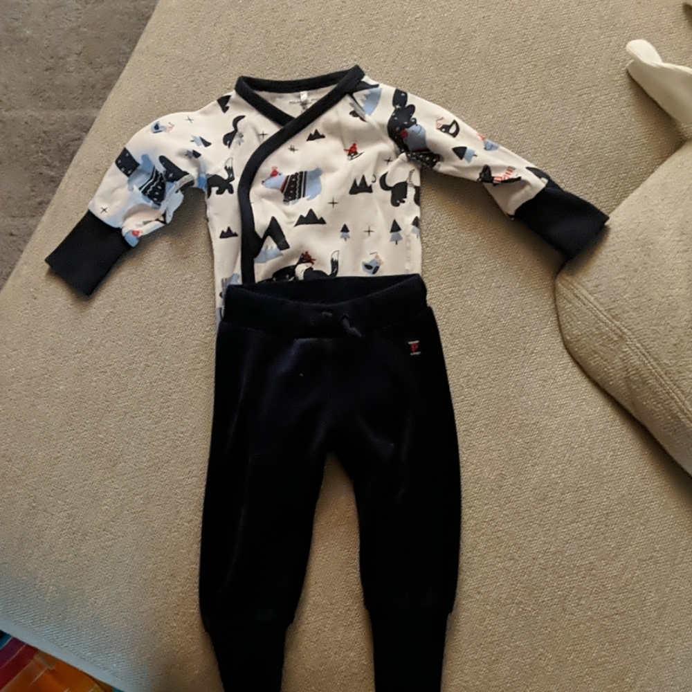 Polarn O. Pyret onsie and pant set